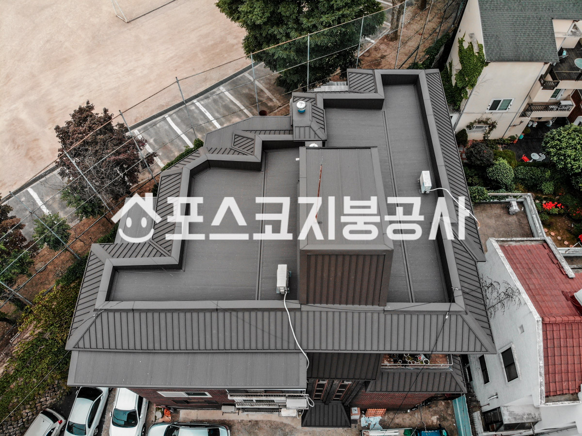 빌라 옥상 바닥과 옥탑을 칼라강판으로 덮은 바닥형 스틸방수